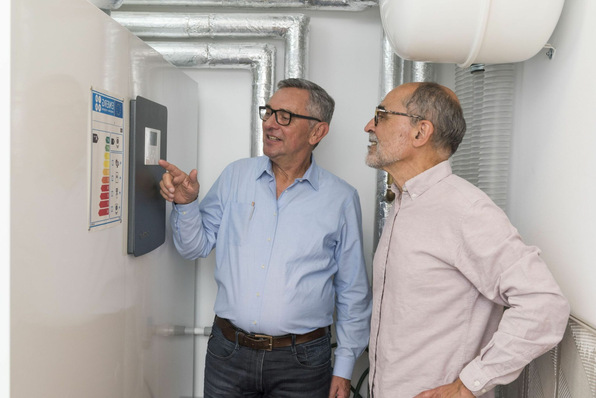Fachleute verpflichten sich, mit Erhalt des Qualitätssiegels unter anderem über Kosten und Einsparmöglichkeiten so transparent wie möglich aufzuklären, ebenso wie über geltende Gesetze wie das Erneuerbare-Wärme-Gesetz (EWärmeG).