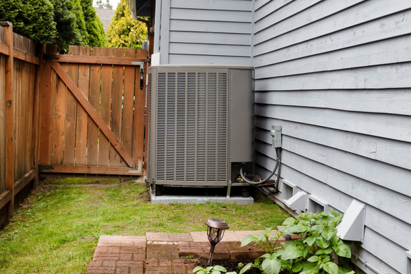 Weniger Abstand zum Nachbarn: In Nordrhein-Westfalen lassen sich Luftwärmepumpen weniger als drei Meter zum Nachbarn entfernt aufstellen. Genehmigung vorausgesetzt.