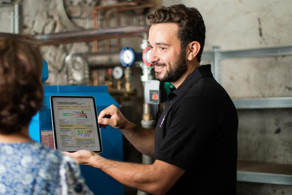 Der Bundesverband des Schornsteinfegerhandwerks – Zentralinnungsverband (ZIV) – empfiehlt Hausbesitzerinnen mit älteren Öl- und Gasheizungen, sich jetzt mit deren Austausch auseinanderzusetzen.