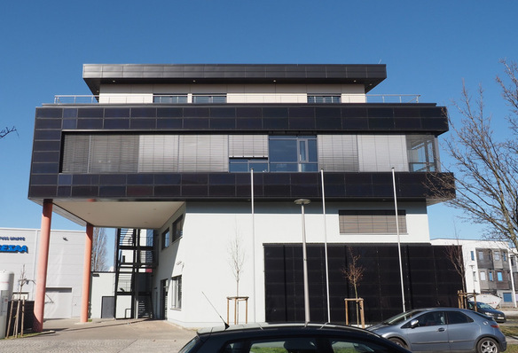 PV-Fassadenanlage in Berlin Adlershof