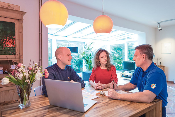 Wer plant, seine alte Heizung gegen eine neue auszutauschen, sollte sich zuvor umfassend beraten lassen, auch zur Förderung. Beim Einbau von Wärmepumpen oder Holzheizungen übernimmt der Staat bis zu 70 Prozent der förderfähigen Kosten.