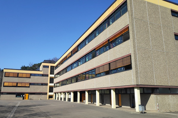 Die Realschule Plus in Ramstein-Miesenbach geht laut Dena bei der seriellen Sanierung mit gutem Beispiel voran. Sie könne zur Blaupause für die energetische Modernisierung der rund 47.000 Schulen in Deutschland werden.