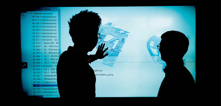 Die visuelle Darstellung von Gebäudetechnikdaten über die Internetplattform Building Twin hilft auch bei Teambesprechungen.