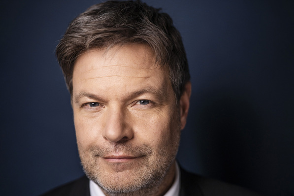 Bundeswirtschafts- und Klimaschutzminister Habeck: „Mit der neuen Förderung ergänzen wir die Klimaschutzverträge und adressieren ausdrücklich den Mittelstand.“