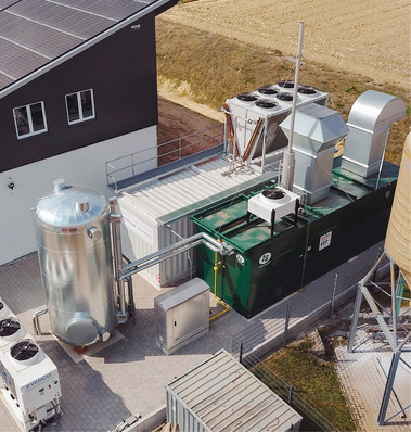 Das klimaneutrale Rechenzentrum der Firma JH-Computers im baden-württembergischen Stödtlen gilt als Vorzeigeprojekt des Bundeslandes für die Abwärmenutzung: Neben Kraft-Wärme-Kopplung mit einem Biogas-Blockheizkraftwerk und Adsorptionskältetechnik wird künftig die Abwärme des Rechenzentrums über ein Wärmenetz den gesamten Ort versorgen.