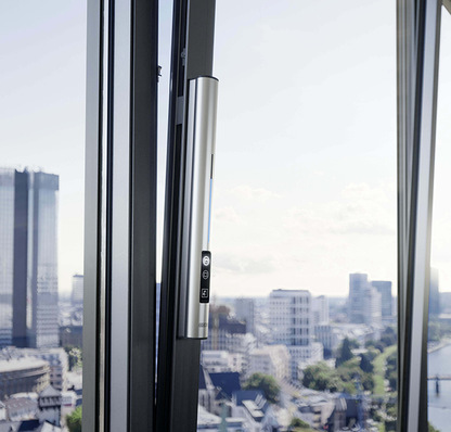 Der Fensterantrieb F 1200+ bewegt nach Herstellerangaben auch Schwergewichte.