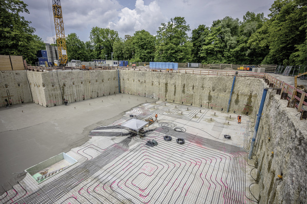 Im Lodenfrey Park in München-Schwabing bilden 84 thermisch aktivierte Mixed-in-Place-Wände-Träger und eine 2.500 Quadratmeter große thermisch aktivierte Bodenplatte die Energiequelle für die Wärme- und Kälteversorgung eines neuen Bürogebäudes.