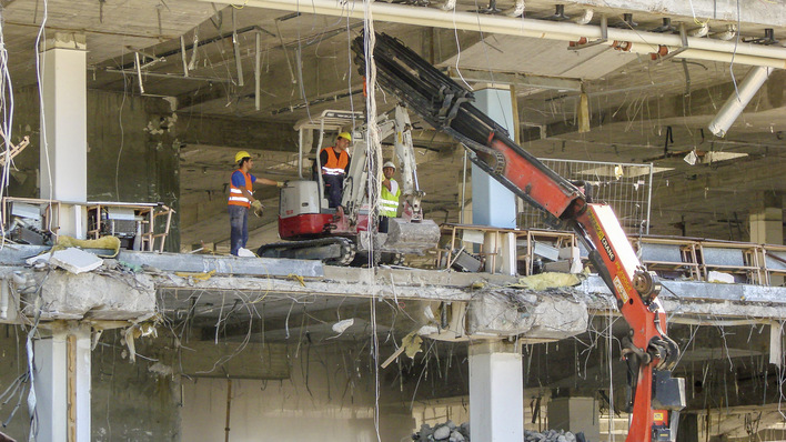 Der beim Abbruch anfallende mineralische Bauabfall lässt sich dem Wertstoffkreislauf relativ problemlos wieder zuführen.