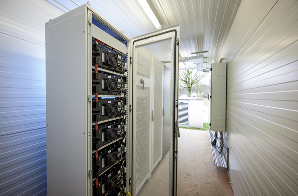Der Stromspeicher hilft der Bäckerei Miedl aus Bad Endorf im Chiemgau dabei, Netznutzungsentgelte zu sparen.