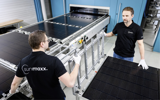 Bald in Serienfertigung: Über die Zweifachnutzung der Sonnenenergie dienen die PVT-Kollektoren PX-1 als geräuschlose und effektive Energiequelle für Sole-Wärmepumpen.