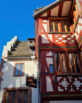 „Alte Münz“ in Wertheim: Das Ensemble aus steinernem Haus mit Treppengiebel und angefügtem Schmuckfachwerkbau blieb über Jahrhunderte im nahezu originalen Zustand erhalten. Es barg im Inneren wertvolle historische Befunde.