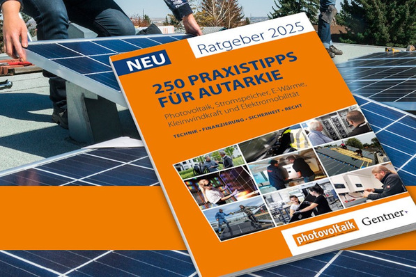 Magazincover mit dem Titel „250 Praxistipps für die Autarkie“ mit Bildern von Solaranlagen und Technikern. - © Gentner Verlag
