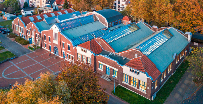 Angelehnt an den Jugendstil Darmstädter Prägung: Die 1908 erbauten Farbrikhallen der Maschinenfabrik H. Flottmann & Co. stehen unter Denkmalschutz.