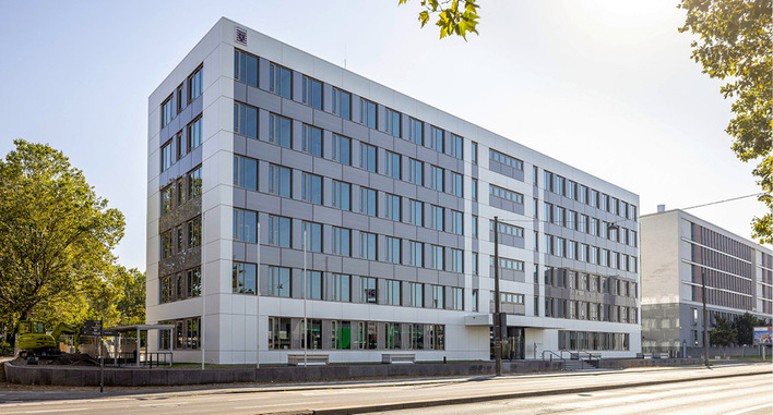 Die Bauherrschaft dieses Objekts strebt das DGNB-Zertifikat in Platin samt Prädikat „Klimapositiv“ an. Dabei helfen sollen auch die EPDs des Herstellers Swisspacer.