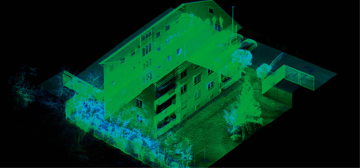 Ein leuchtend grüner und blauer 3D-Laserscan eines mehrstöckigen Gebäudes auf schwarzem Hintergrund. - © Bild: Sto