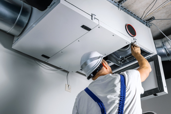 Kontrollierte Lüftung mit Wärmerückgewinnung kann die Energieeffizienz von Gebäuden gegenüber solchen mit Fensterlüftung oder lediglich Abluftanlagen wesentlich erhöhen.