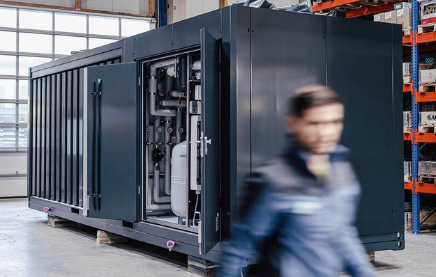 Beim Zewo Power Cube handelt es sich um eine komplett vormontierte Wärmepumpenanlage für den einfachen Heizungstausch in größeren Wohnobjekten.