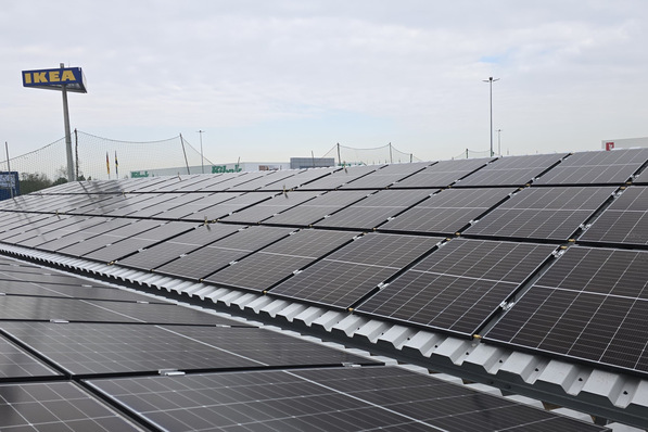 PVT-Module auf dem Carport von IKEA in Berlin-Waltersdorf