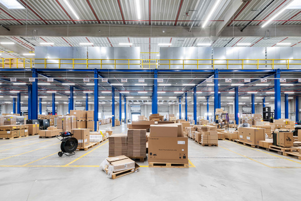 Fördermittel liegen brach: KMU können sich als eine Energiesparmaßnahme von vielen unter anderem den Einbau effizienter Innenbeleuchtungssysteme fördern lassen – tun es allerdings bislang nicht sehr häufig.