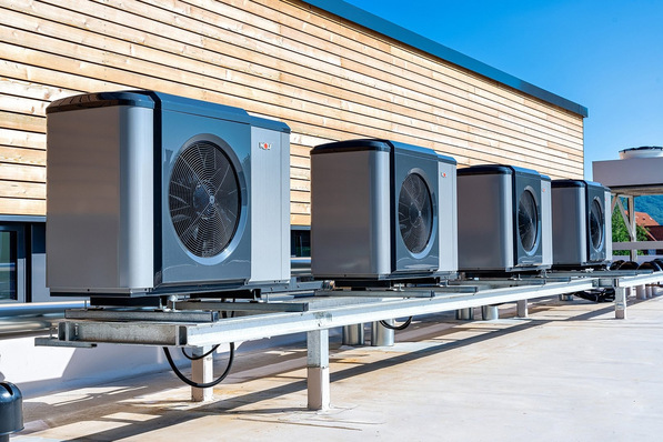 Wärmepumpen setzen sich allmählich als die Heizanlagen der Wahl durch, dennoch müssen die Branchenverbände eine verlässliche Energie- und Förderpolitik anmahnen.