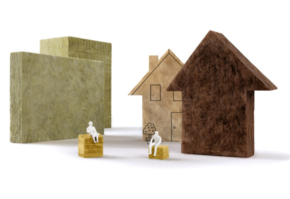 Dämmung ist genauso winterlicher Wärmeschutz wie sommerlicher Hitzeschutz. Sie kann damit bei jedem Temperaturextrem dabei helfen, dass das Innenklima erträglich bleibt.