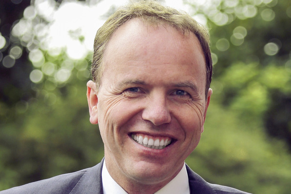 Dipl.-Physiker Klaus Lambrecht ist Partner der Lambrecht Jungmann Partnerschaft (www.solaroffice.de) und Leiter des Deutschen Energieberatertags. Gemeinsam mit dem ifeu hat er den Sanierungsfahrplan BW entwickelt. Er leitet bundesweit die Expertenworkshops zum iSFP.