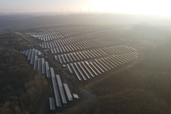 ie Enerparc-PV-Anlage in Schkölen (37,4 MWp) ist die erste ihrer Art in Deutschland, die auf dem aFRR-Markt mitwirkt.