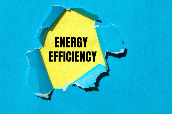 Bereits Diskussionen über Abschwächungen von Energieeffizienz- und Gebäudeenergiegesetz irritieren laut Deneff Entscheider:innen und verhindern die dringend nötigen Investitionen in eine effizientere Energienutzung.