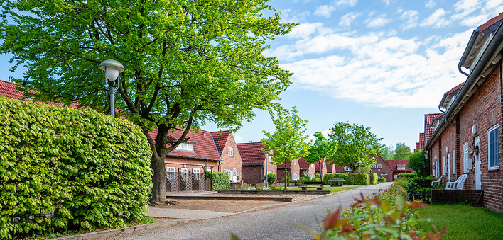 1  Ansicht der Backstein-Reihenhaussiedlung in Kiel-Russee, erbaut 1938 als Wohnfürsorgeanstalt
