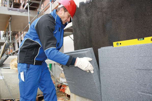 Die Stiftung Klimaneutralität regt an, keine Steigerung der Sanierungsrate im Bereich der Gebäudehüllen anzustreben, sondern stattdessen den Austausch fossiler Heizungen durch Wärmepupen zu beschleunigen.