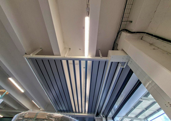 Ein Schnelllauftor von Efaflex sorgt für verschleißarmes Öffnen und höhere Effizienz.