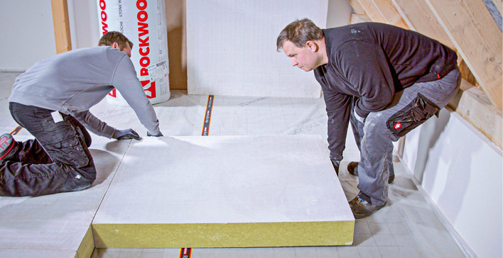Mit der neuen Tegarock Premium entsteht ohne lastverteilende Holzwerkstoff- oder Gipsplatten eine begehbare Dämmung der obersten Geschossdecke.