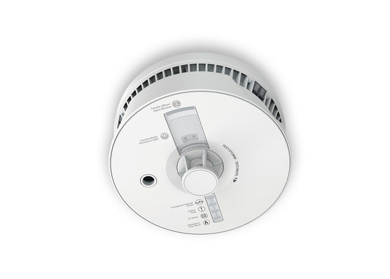 Der Multisensor Plus ist ein Rauchwarnmelder, der zusätzlich Temperatur, Luftfeuchtigkeit und Kohlenmonoxid misst.