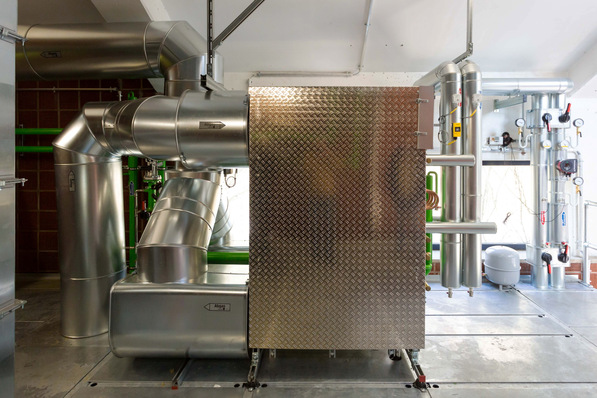 Die Seitenansicht der Profitherm-Wärmetauscher verdeutlicht die abgasseitige Anbindung.