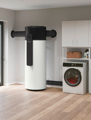 Bei der Warm­wasser-Wärmpumpe WWK-I 300 Plus lässt sich die Solltemperatur mit einem Drehregler und einer Taste am Gerät einstellen.