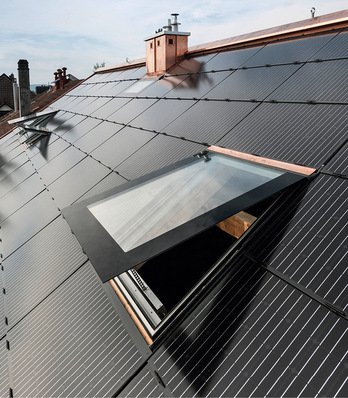 Das Solarfenster lässt sich von Hand, mit einem Motor oder per Spindelantrieb öffnen und schließen.