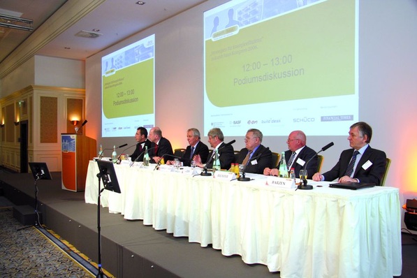 v..l.: Stephan Kohler (dena), Bundesbauminister Wolfgang Tiefensee, Prof. Klaus Töpfer, Ernst Schwanhold (BASF AG), Dr. Franz-Georg Rips (Deutscher Mieterbund), Peter Richter (wbg Nürnberg GmbH), Peter Barzen (Builddesk GmbH)
