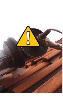 2 Achtung: Lückenhafte Dämmung der Solarkreislaufleitung am Kollektoranschluss sorgt für hohe Wärmeverluste