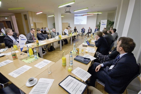 Der NABU veranstaltet regelmäßig Fachforen zum Thema effiziente Gebäude. Hier wird der Leitfaden für regionale Netzwerke vorgestellt.