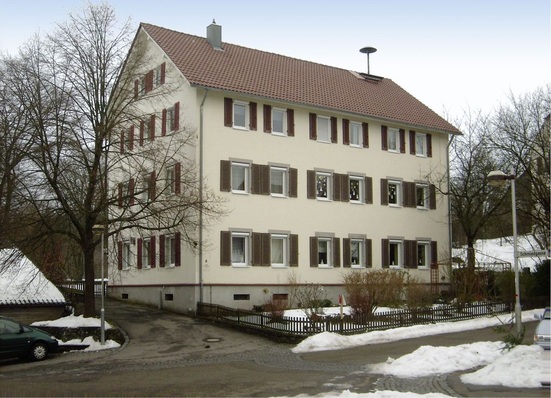 Der 120 Jahre alte Kinder­garten mit Einliegerwohnung im 2. Ober­geschoss wurde nicht nur ­energetisch, sondern auch ­baubiologisch vorbildlich saniert.