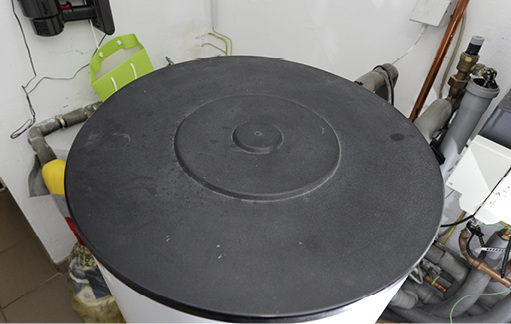 



1
 Bei diesem Speicher verbirgt sich unter der Kunststoffabdeckung …
