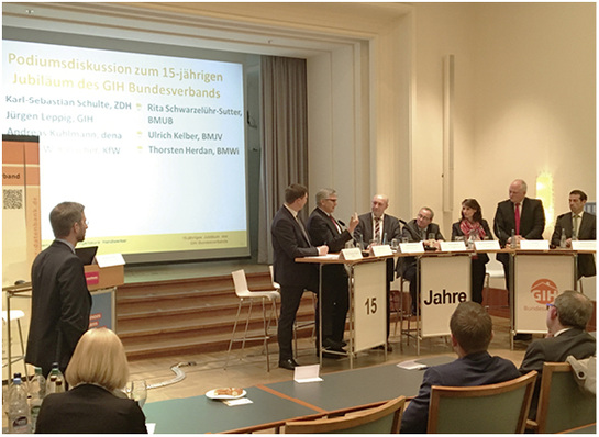 



Jubiläum beim GIH Bundesverband (v. r.: Thorsten Herdan, Abteilungsleiter Energiepolitik – Wärme und Effizienz, Bundesministerium für Wirtschaft und Energie, Ulrich Kelber, Parlamentarischer Staatssekretär Ministerium für Justiz und Verbraucherschutz, Rita Schwarzelühr-Sutter, Parlamentarische Staatssekretärin Ministerium für Umwelt, Naturschutz, Bau und Reaktorsicherheit, Detlev-W. Kalischer, Direktor der KfW, Andreas Kuhlmann, Vorsitzender dena-Geschäftsführung, Jürgen Leppig, Vorsitzender GIH-Bundesverband, Karl-Sebastian Schulte, Geschäftsführer Zentralverband des Deutschen Handwerks; Moderator Benjamin Weismann, Geschäftsführer GIH-Bundesverband.)
