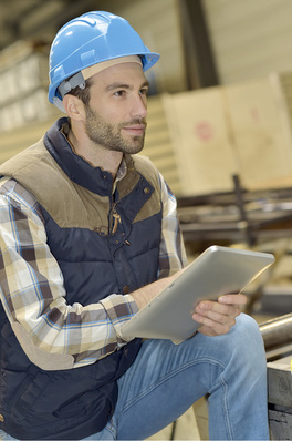 



1
 Das Berufsbild des Gebäude-Energieberaters erfordert heute und in naher Zukunft hohe Fachkenntnis und Erfahrung – er muss sich als Spezialist flexibel in jedes Projekt einfinden und in einem interdisziplinären Planungsteam Kompromisse und Strategien gleichermaßen finden können.
