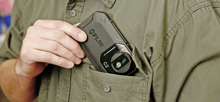 



Wärmebildkameras werden immer preiswerter und kompakter – sogar in die Hemdentasche passen sie mittlerweile.
