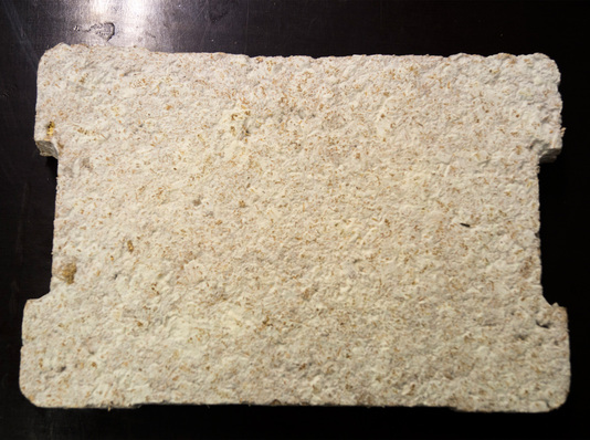 Prototyp einer Dämmplatte aus Myzelien.