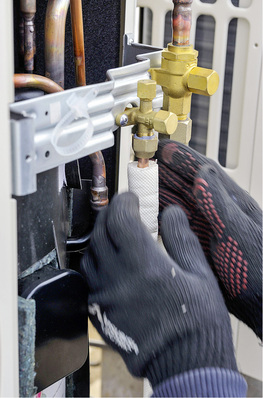 



1
 Die Hoffnungen auf das „Wunderkältemittel“ – ohne Potenzial zum Abbau der Ozonschicht, 100 % natürlich, nicht brennbar ungiftig und gleichzeitig hoch effizient – wurden bisher nicht erfüllt.
