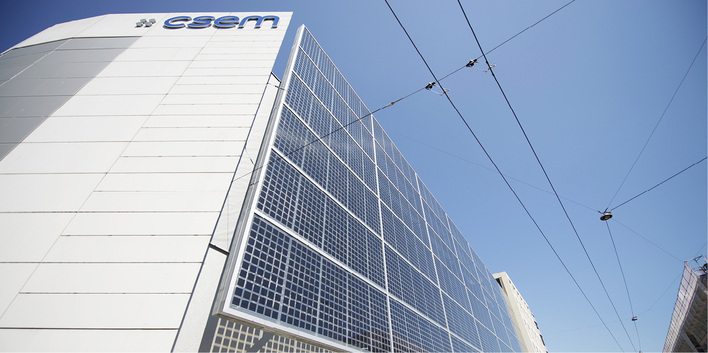 



Zahlreiche Projekte zeigen, dass die Photovoltaik in der Fassade möglich ist. Doch Architekten und Planer sind immer noch unsicher, was sie dürfen und was nicht.
