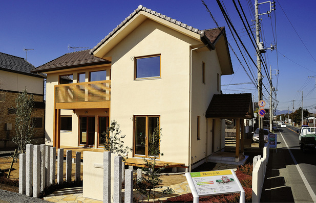 



Das zweite in Japan zertifizierte Passivhaus in Ibaraki ist mit einer aktiven Kühlung ausgestattet. Die Anlage mit Wärmepumpe und dualem Kompressor hat 2,5 kW Leistung.
