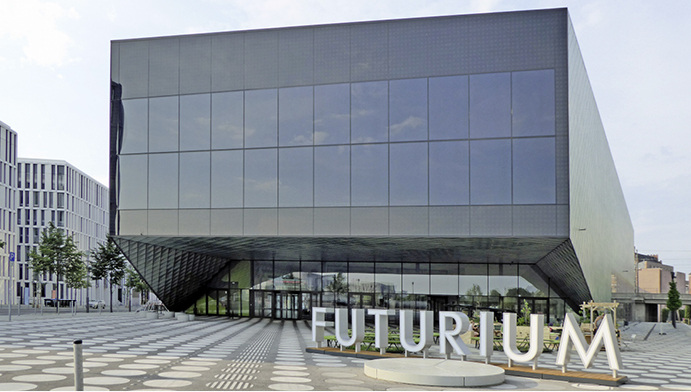 



1
 Futurium am Spree-Ufer in Berlin. Auf die Erfahrungen des Betreibers mit einem Paraffin-Latentkältespeicher darf man gespannt sein.
