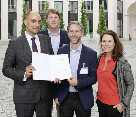 



(v. l.) Christian Noll und Martin Bornholdt (Geschäftsführende Vorstände, DENEFF), GIH-Bundesgeschäftsführer Benjamin Weismann und Tanja Loitz, DENEFF-Vorstand
